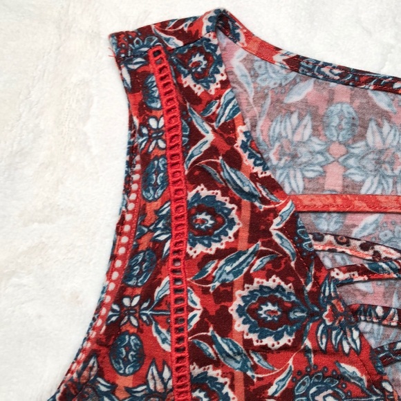 Crisscross Chest Tank - Picture 4 of 4